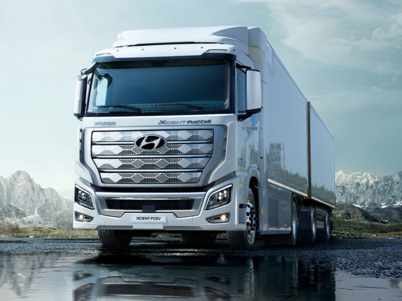 A Closer Look at the World of Heavy-Duty Commercial Trucks